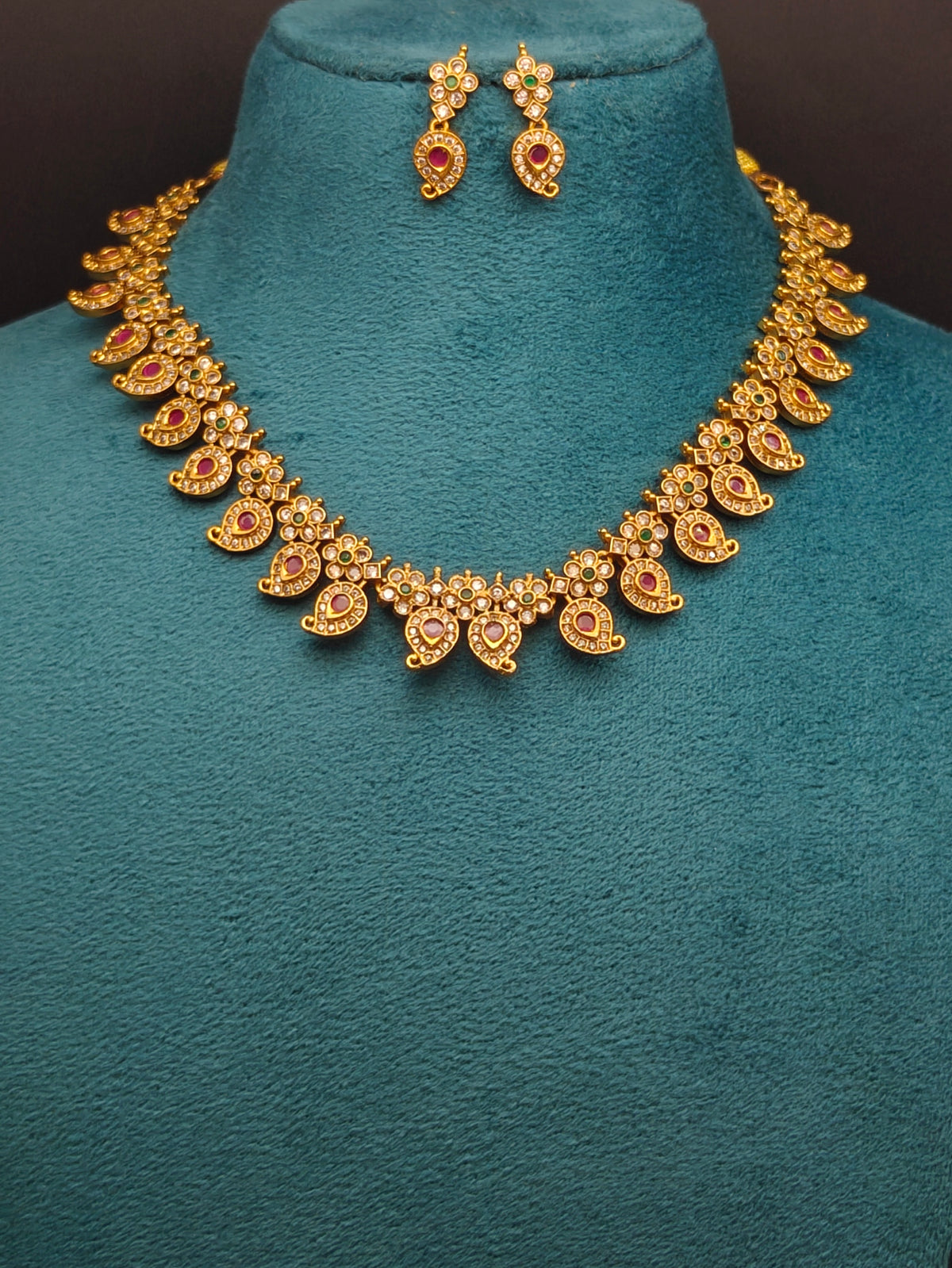 Necklace jewellery