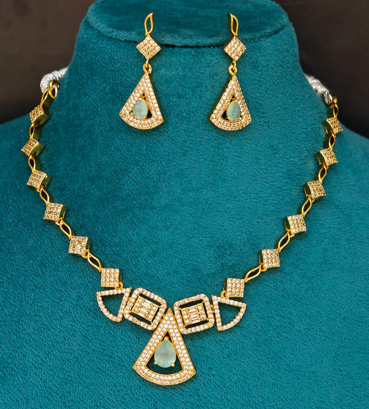 Necklace jewellery